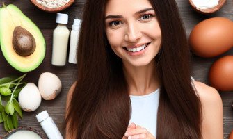 كيف تساعد المكونات الطبيعية في منتجات بروتين الشعر والكيرياتين على تحسين صحة شعرك؟